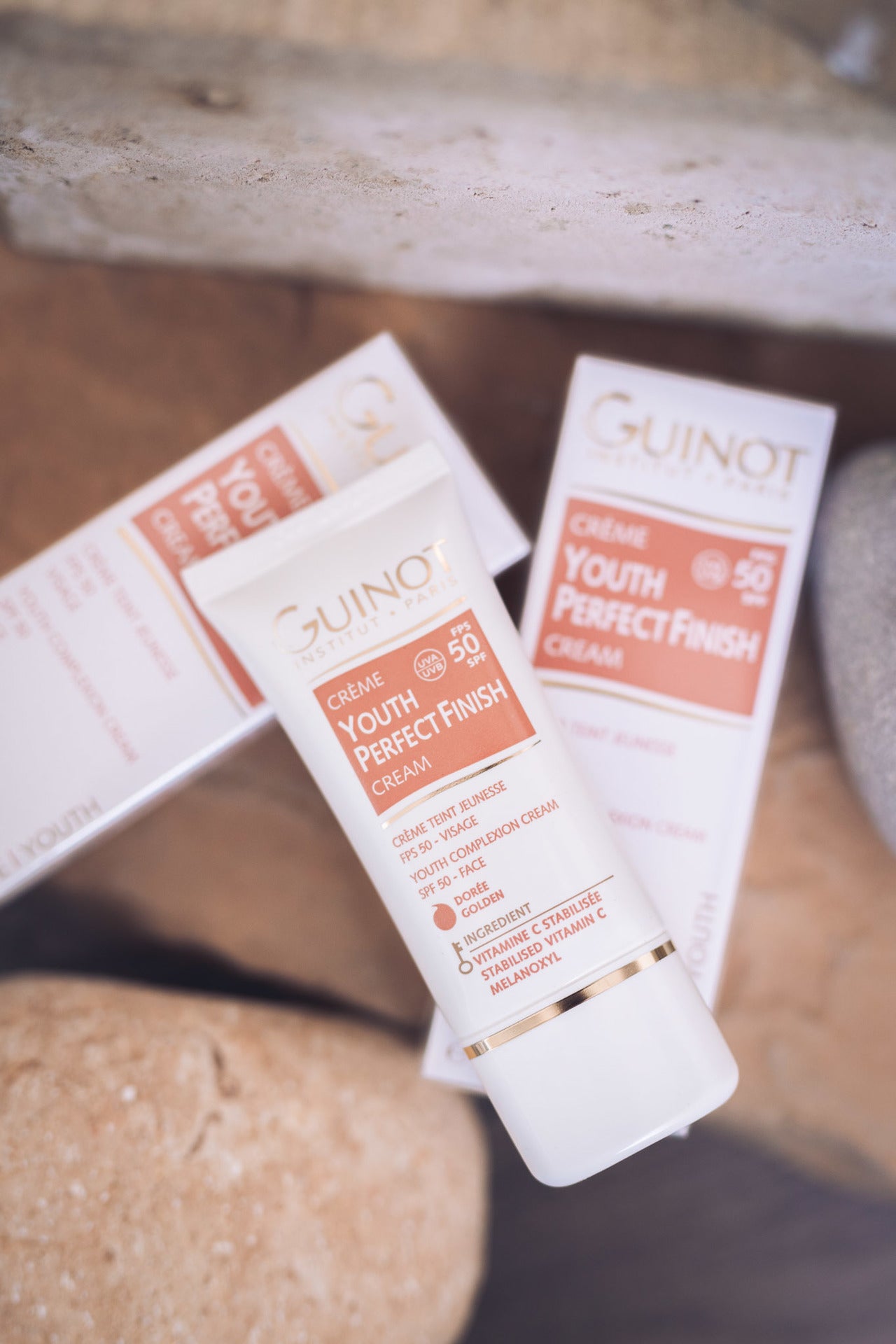 "GUINOT" JAUNINAMASIS VEIDO KREMAS SU SPALVA "YOUTH PERFECT FINISH GOLDEN SPF50", 30 ML