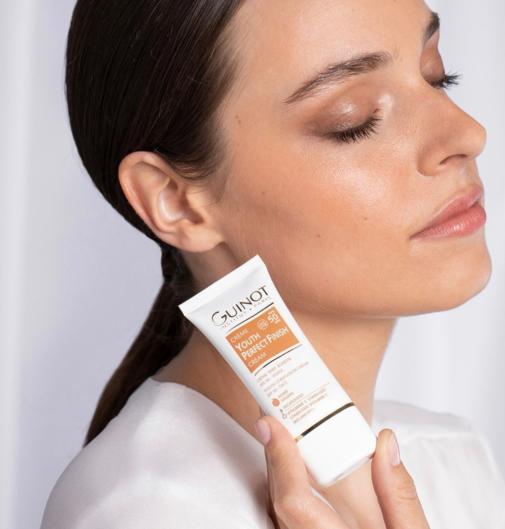 "GUINOT" JAUNINAMASIS VEIDO KREMAS SU SPALVA "YOUTH PERFECT FINISH GOLDEN SPF50", 30 ML