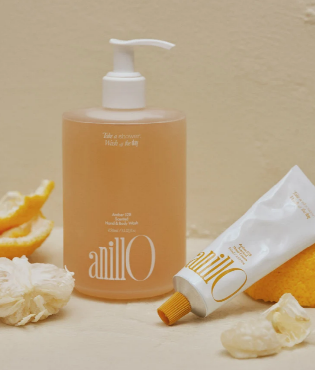 ANILLO Amber528 Scented Hand & Body Wash švelniai valo rankų ir kūno odą, padeda išlaikyti drėgmę. Su yuzu ekstraktu ir keramidais. Karale.lt