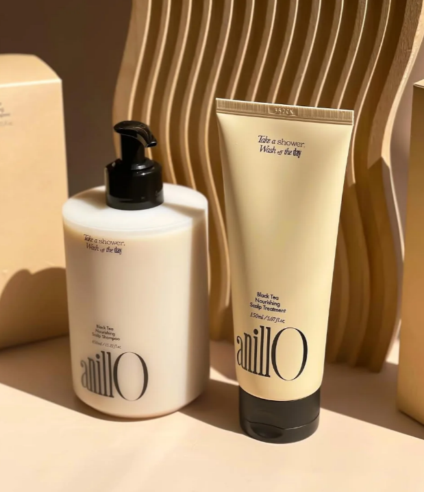 ANILLO Black Tea Nourishing Kit švelniai valo, drėkina ir minkština visų tipų plaukus. Su juodosios arbatos ekstraktu ir hialurono rūgštimi. Karale.lt