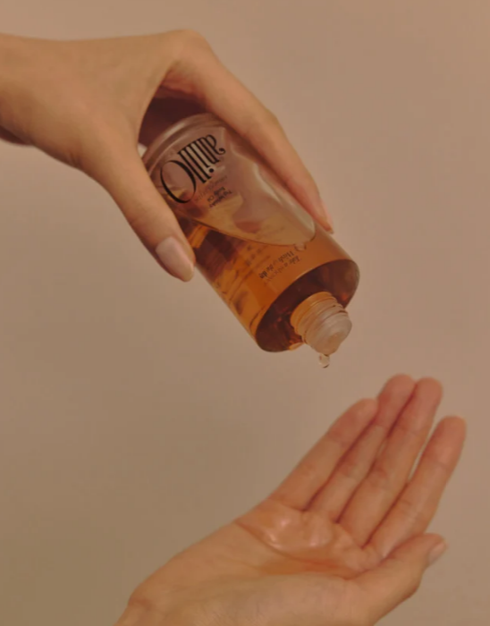 ANILLO Fig Whisky Body Oil maitina ir minkština sausą, dehidratuotą odą, padeda išlaikyti drėgmę. Su figų ekstraktu ir 8 augaliniais aliejais. Karale.lt