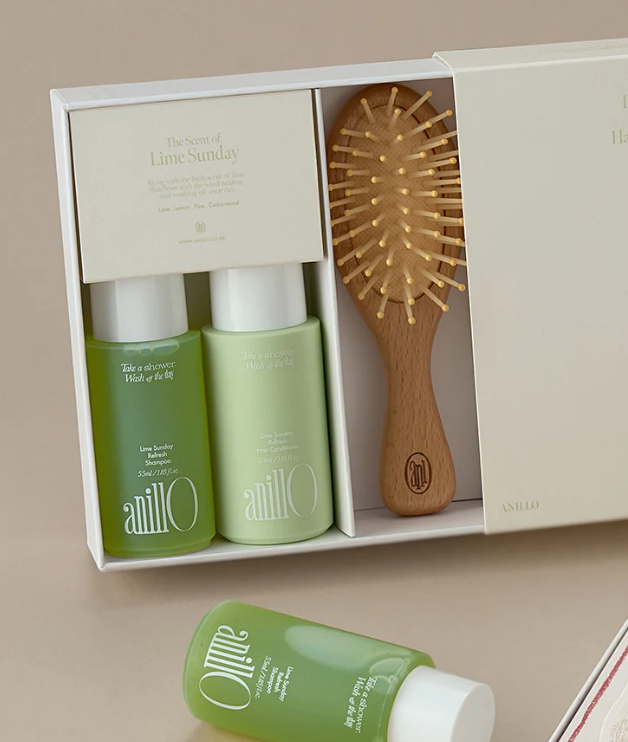 ANILLO Lime Sunday Refresh Hair & Brush Set gaivina riebią galvos odą. Šampūnas, kondicionierius ir šepetys. Su mandarinų bei mėtų ekstraktais. Karale.lt
