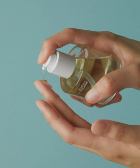 ANILLO Lime Sunday Refresh Hair Essence drėkina ir glotnina plaukus, suteikia žvilgesio. Tinka ploniems plaukams. Su laimo ekstraktu ir aliejais. Karale.lt