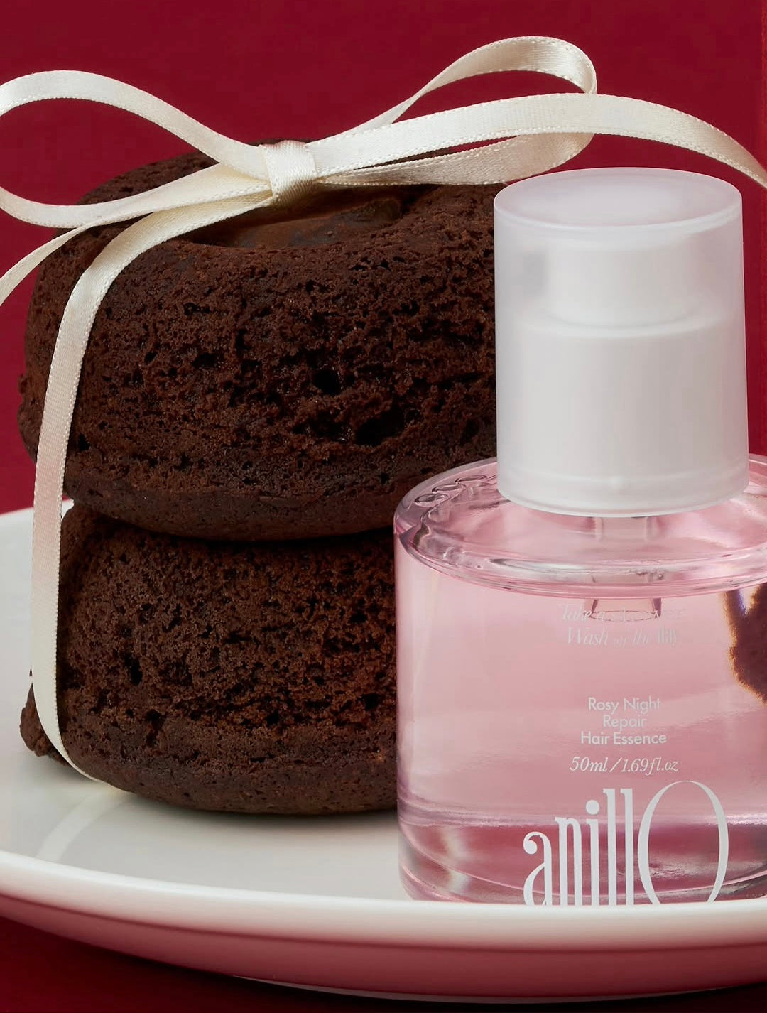 ANILLO Rosy Night Repair Hair Essence glotnina sausus, pažeistus plaukus ir suteikia žvilgesio. Su 8 aliejų kompleksu, rožių ekstraktu ir peptidais. Karale.lt
