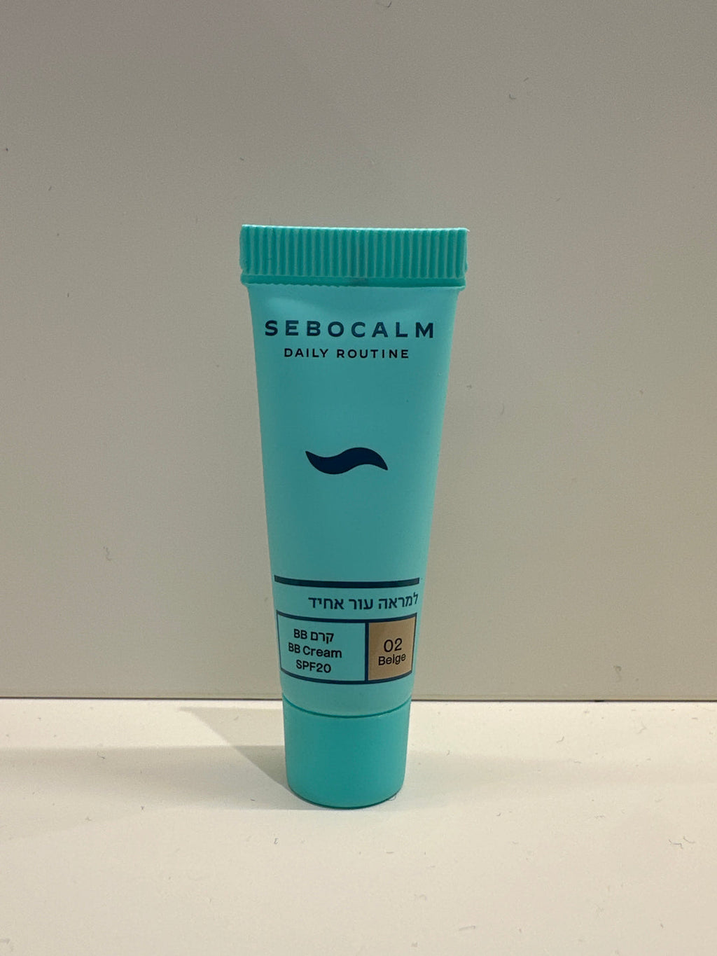 "SEBOCALM" priešraukšlinis maskuojantis BB kremas "BB CREAM SPF20" mėginukas, 5 ML